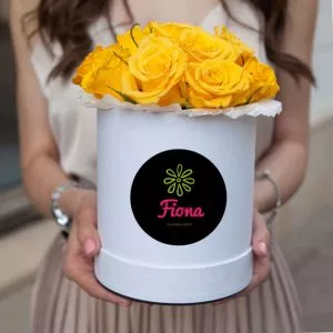 קופסת ורדים צהובים